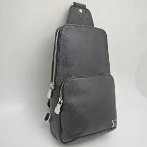 Louis Vuitton Taiga Black Avenue Belt Bag Crossbody Noir Body Bum Sling